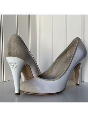 CHANEL White Suede Ombre Pumps Size 38.5